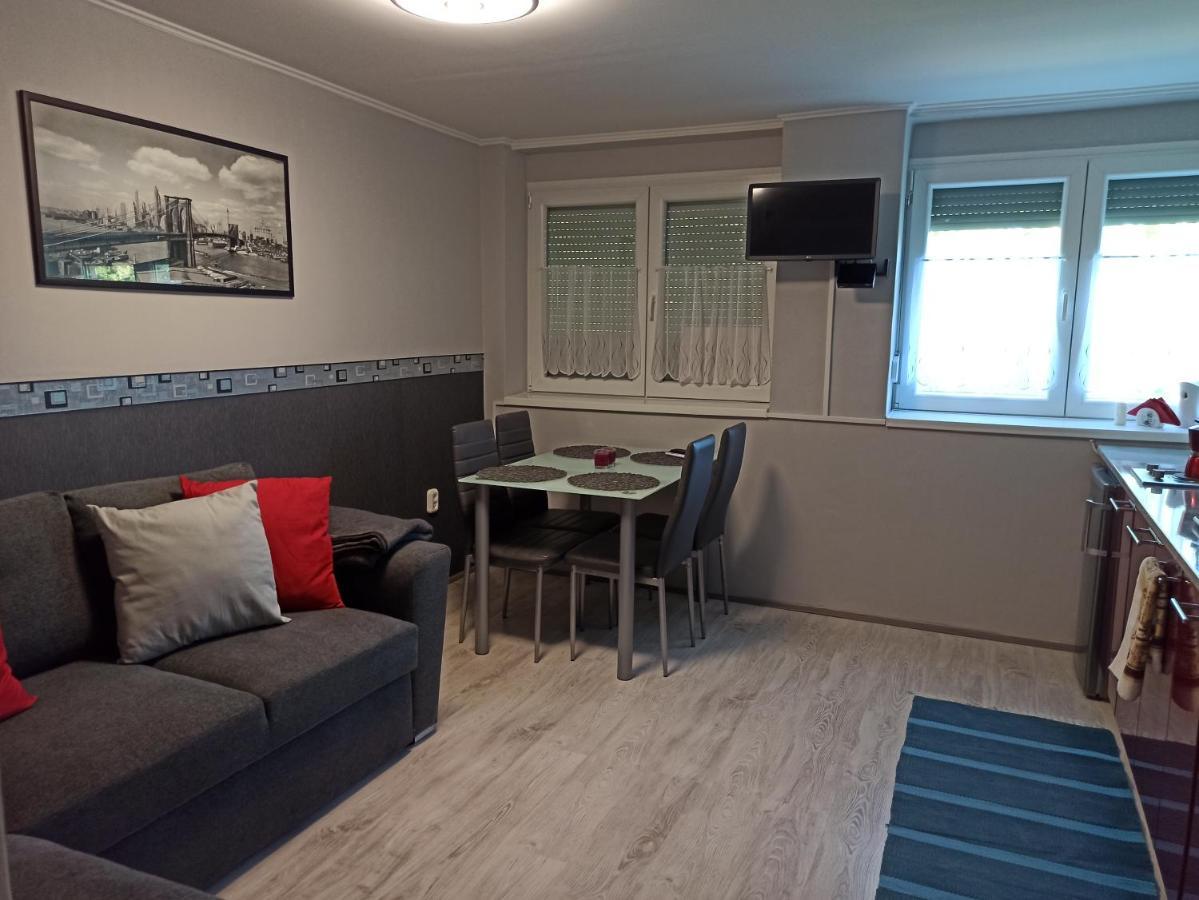 Апартаменты Angi Apartman- Nagyszeru Elhelyezkedes, Vendegkozpontu Szallashely-Szolgaltatas Харканы Экстерьер фото